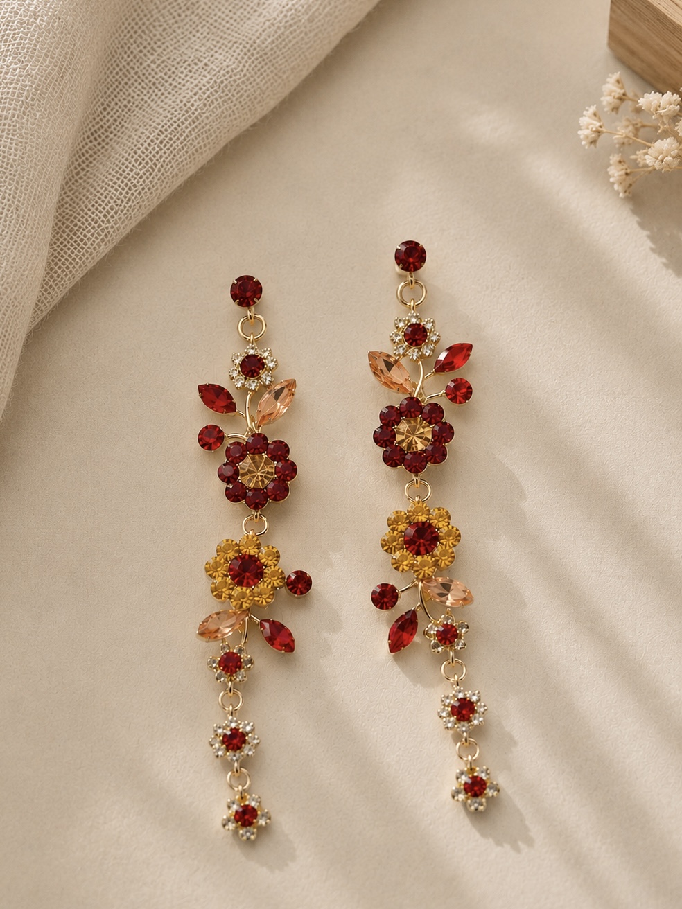 Vintage Floral Crystal Earrings – Ruby Garden Statement Earrings – Bild 2